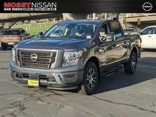2024 Nissan Titan SV 4X4 Crew Cab's photo