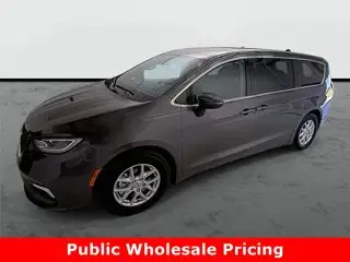 2023 Chrysler Pacifica Touring L photo 1