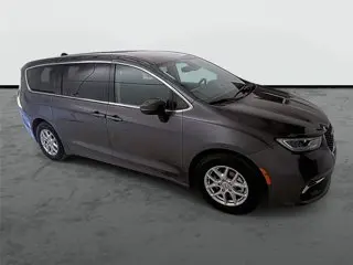 2023 Chrysler Pacifica Touring L photo 5