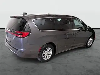 2023 Chrysler Pacifica Touring L photo 4