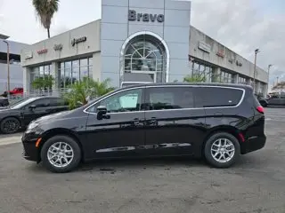 2026 Chrysler Pacifica Select photo 4