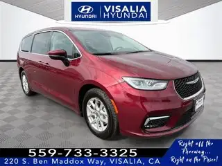 2023 Chrysler Pacifica Touring L's photo
