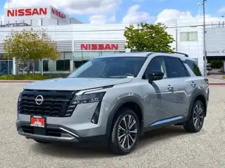 2026 Nissan Pathfinder Platinum 2WD's photo