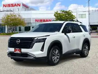 2026 Nissan Pathfinder SL 2WD's photo