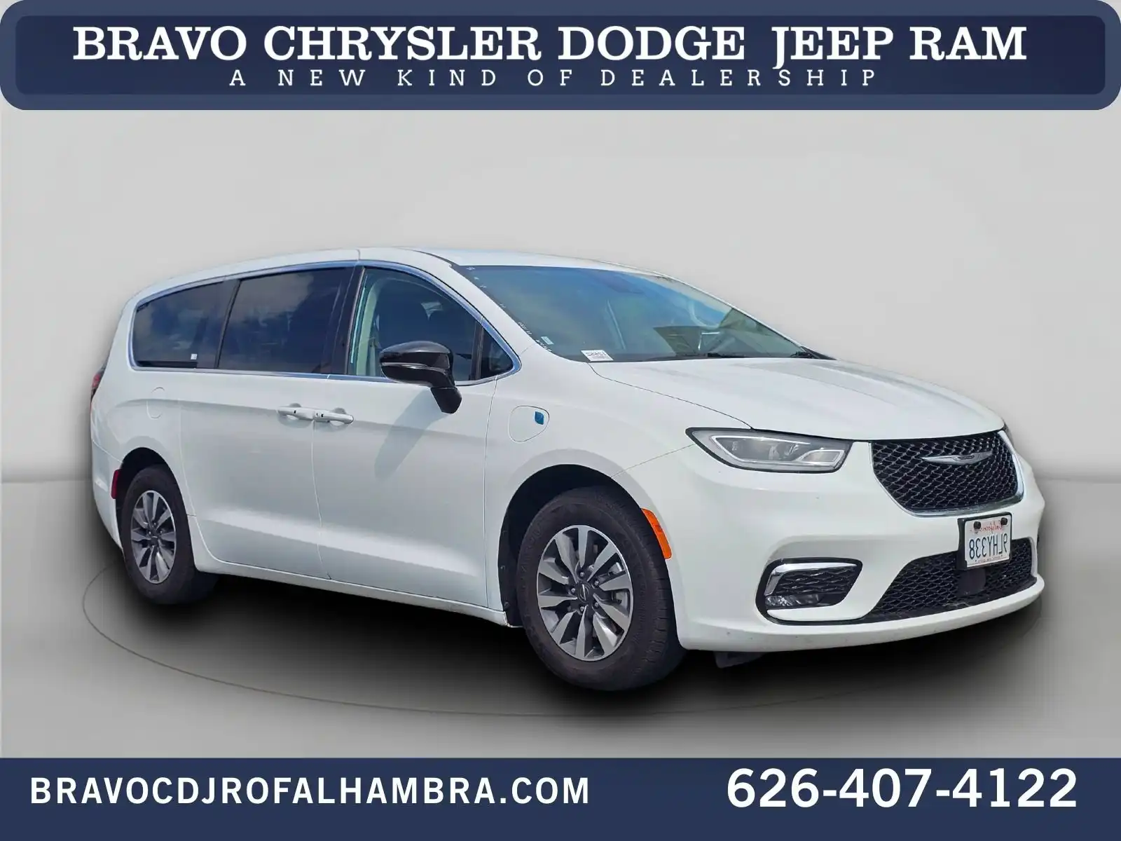2024 Chrysler Pacifica Hybrid Select PHEV's photo