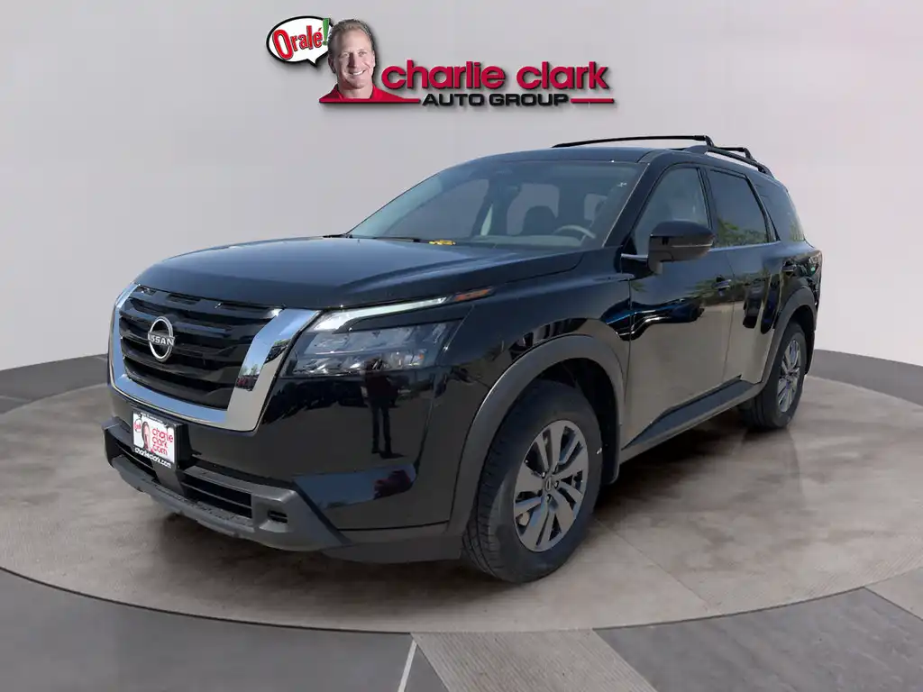 2025 Nissan Pathfinder SV FWD's photo