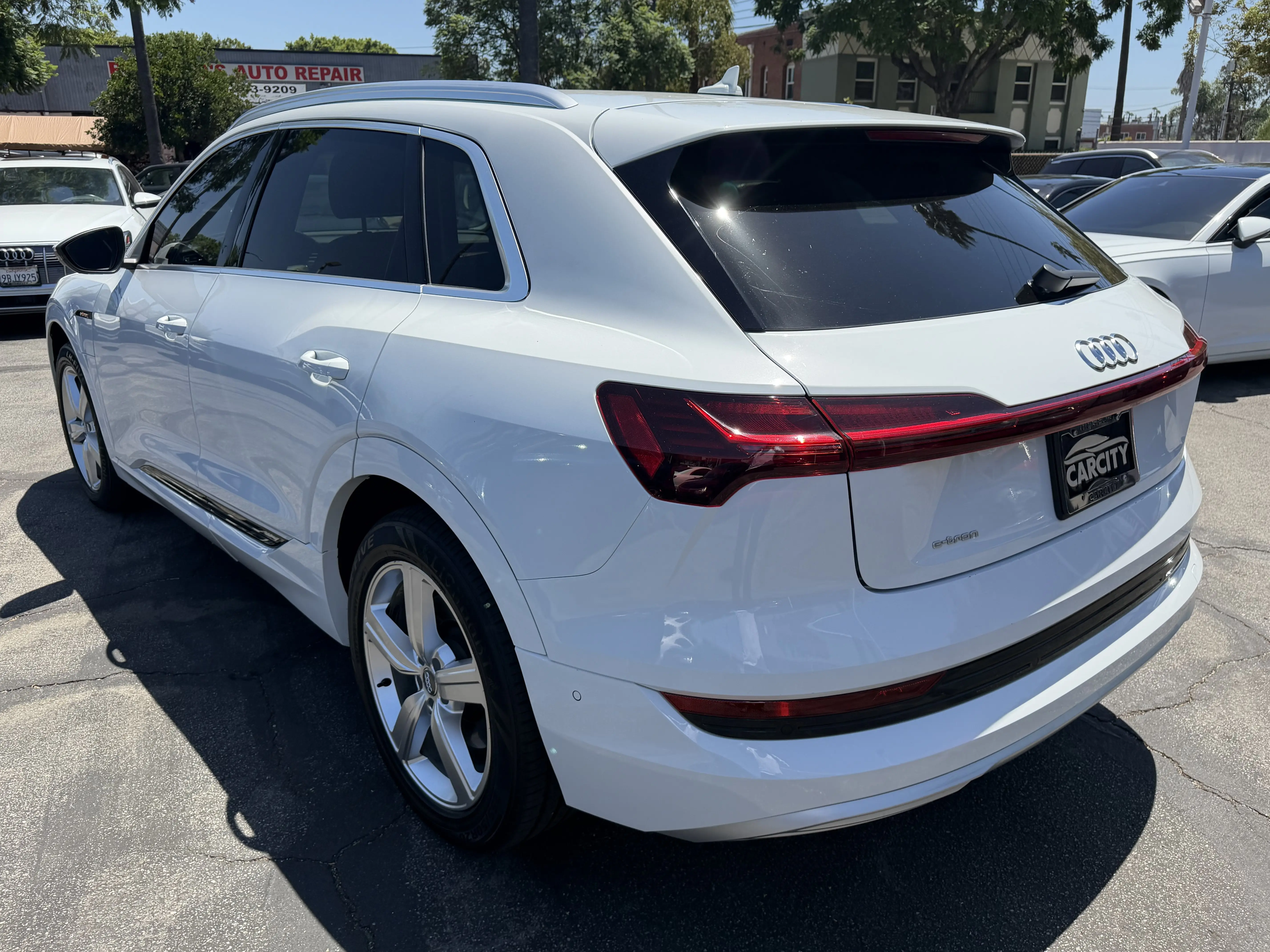 2019 Audi e-tron Premium Plus photo 3