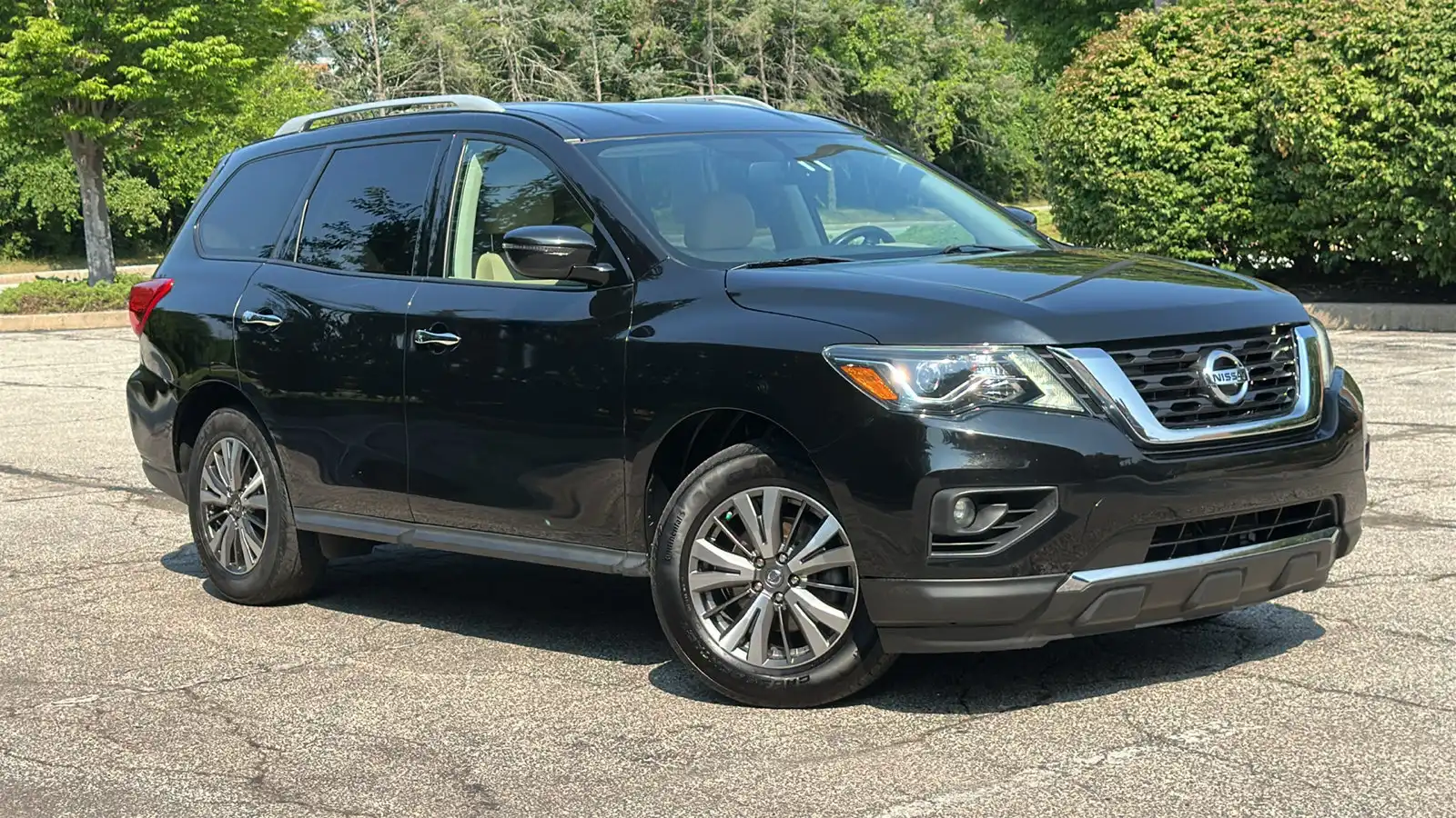 2018 Nissan Pathfinder SV 4WD's photo