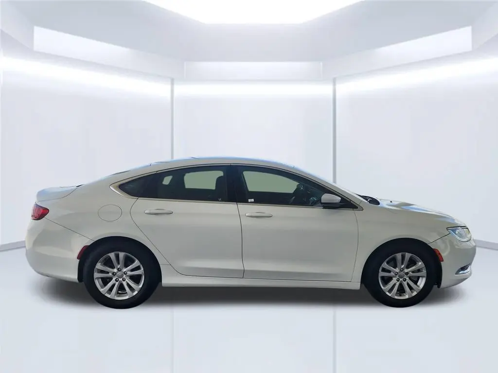 2016 Chrysler 200 Limited photo 4