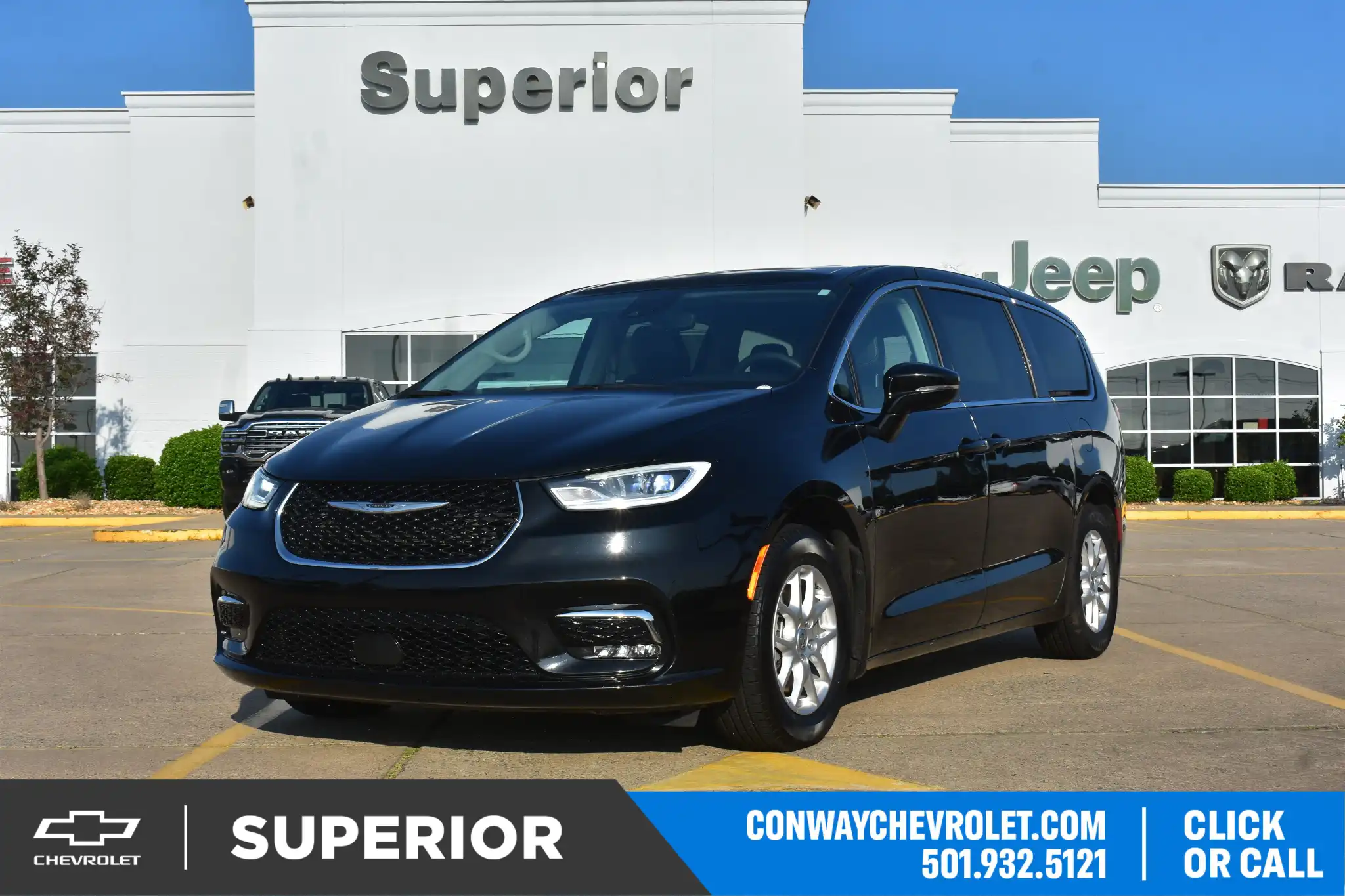 2024 Chrysler Pacifica Touring L's photo