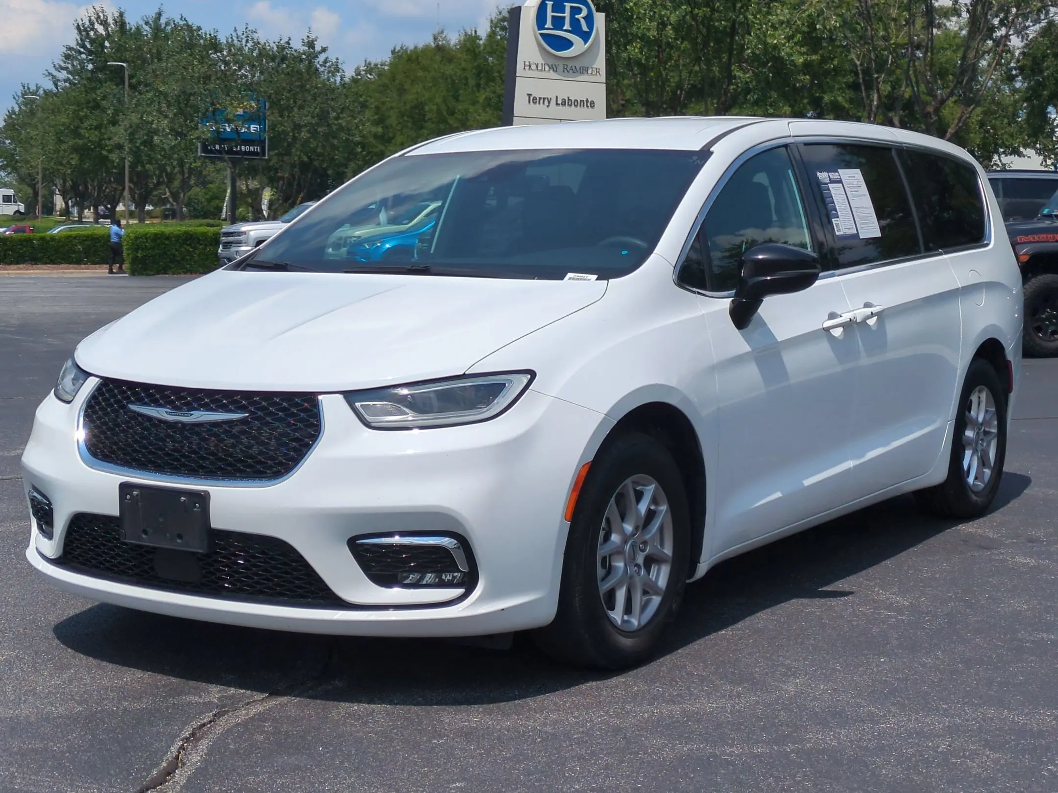 2025 Chrysler Pacifica Select photo 5