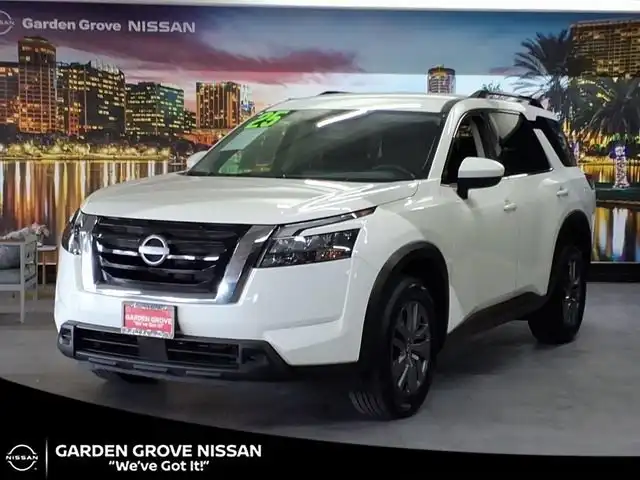 2025 Nissan Pathfinder SV 2WD's photo