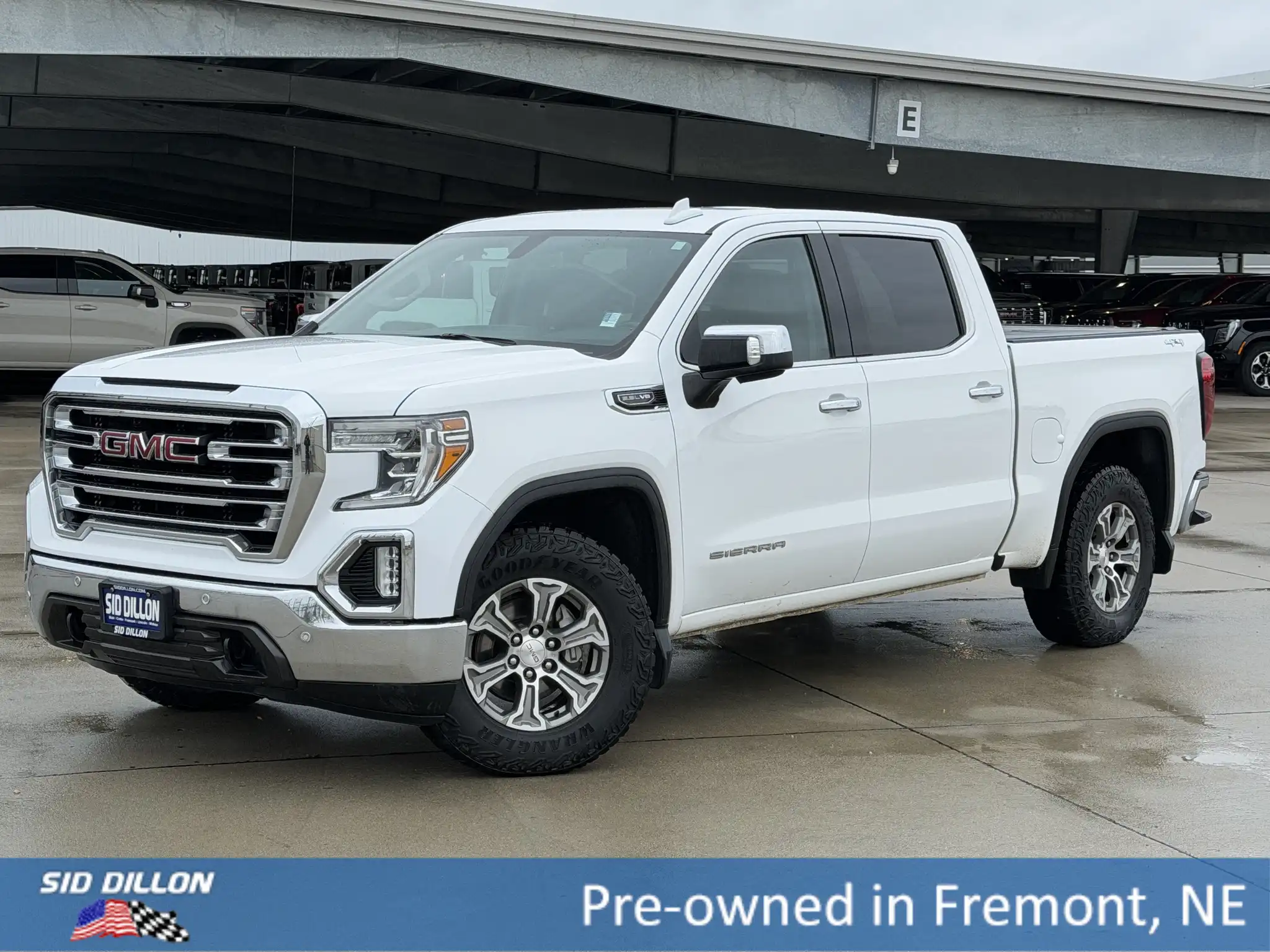 2020 GMC Sierra SLT 4WD Crew Cab Short Box's photo