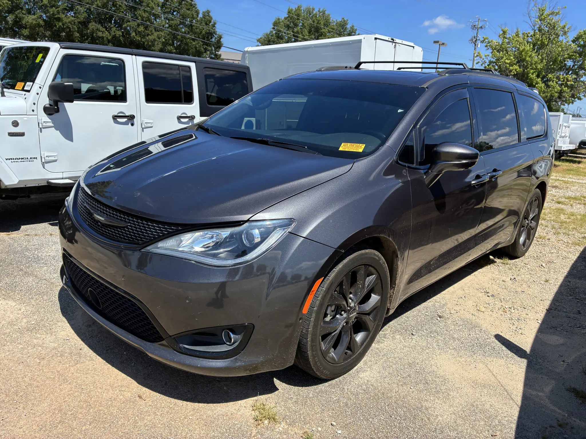 2019 Chrysler Pacifica Limited photo 3