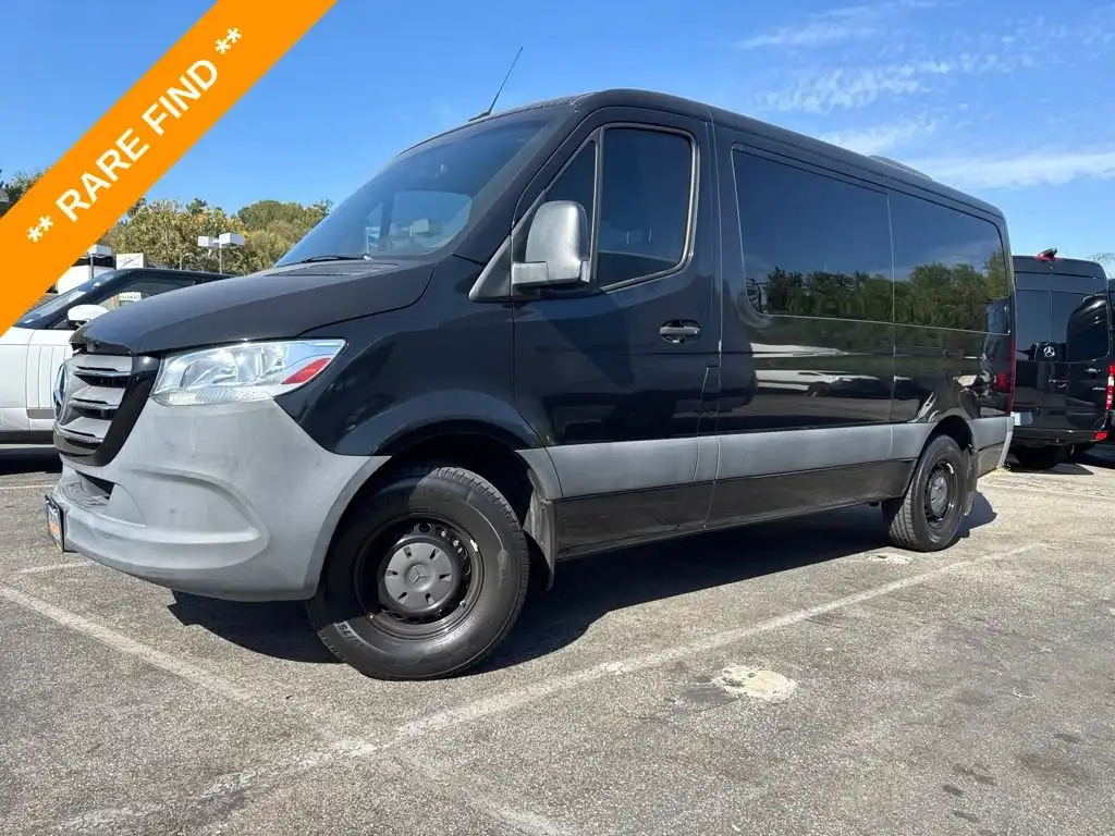 2021 Mercedes-Benz Sprinter 2500 Gas 144 WB High Roof's photo