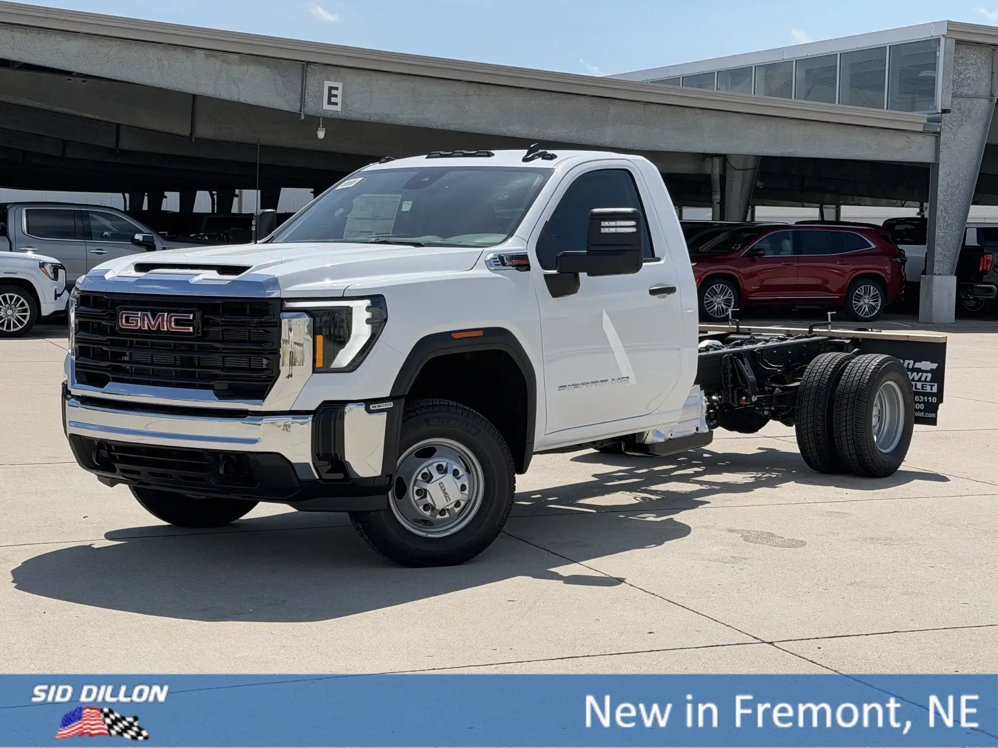2026 GMC Sierra 4WD Regular Cab Chassis LWB Pro's photo