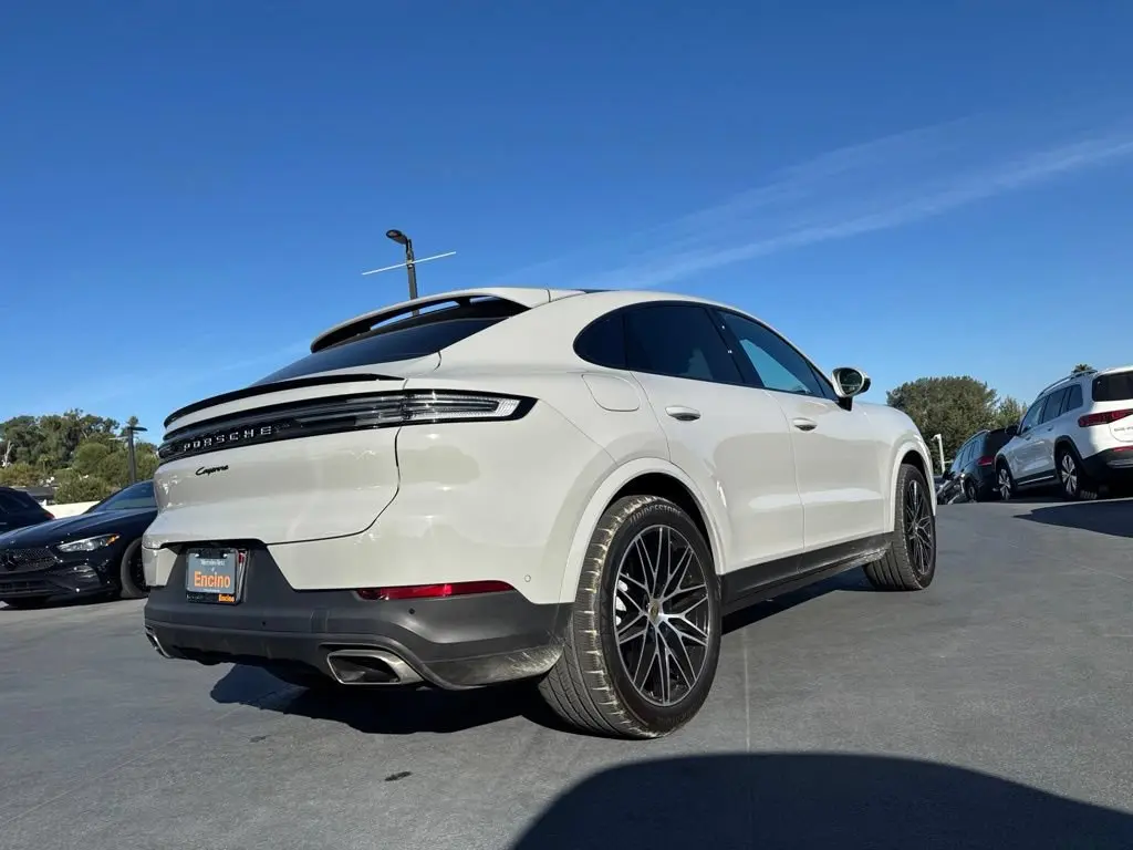 2024 Porsche Cayenne Base photo 5