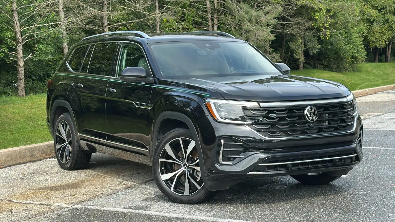 2024 Volkswagen Atlas 2.0T SEL Premium R-Line 4Motion's photo