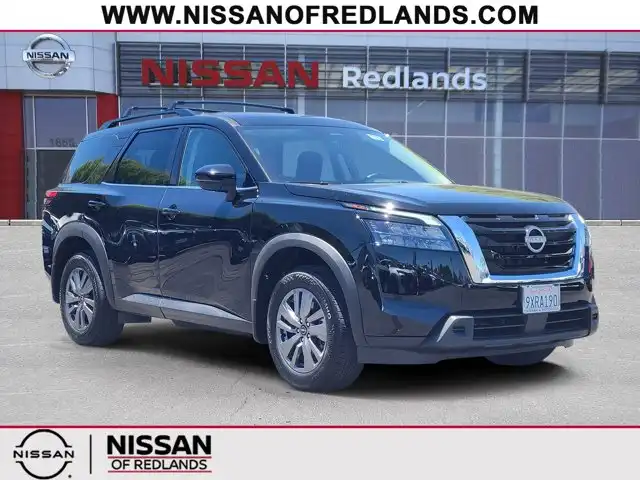 2025 Nissan Pathfinder SV 2WD's photo