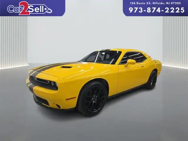 2017 Dodge Challenger SXT's photo