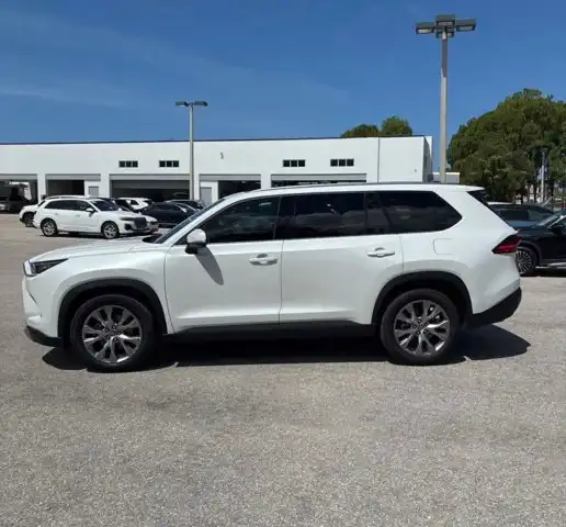2024 Toyota Grand Highlander Limited FWD's photo