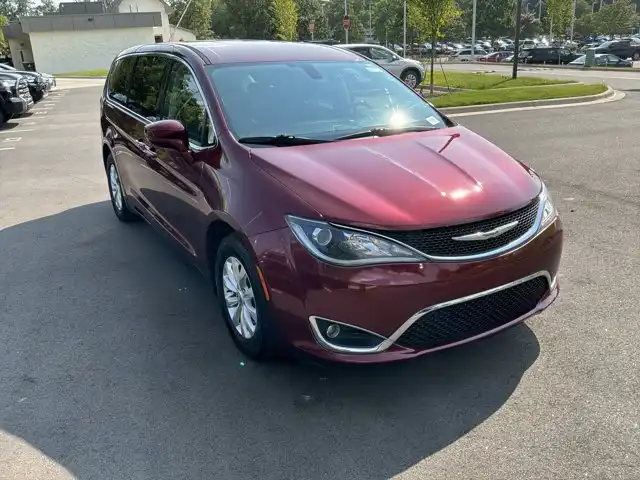 2018 Chrysler Pacifica Touring Plus's photo