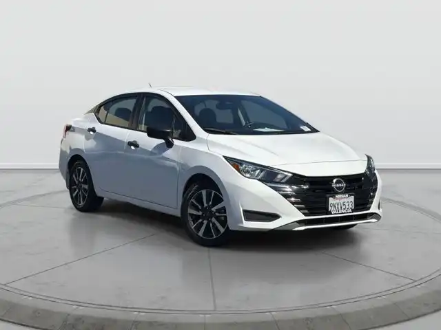 2024 Nissan Versa 1.6 S CVT's photo