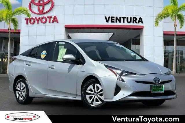 2017 Toyota Prius Two's photo