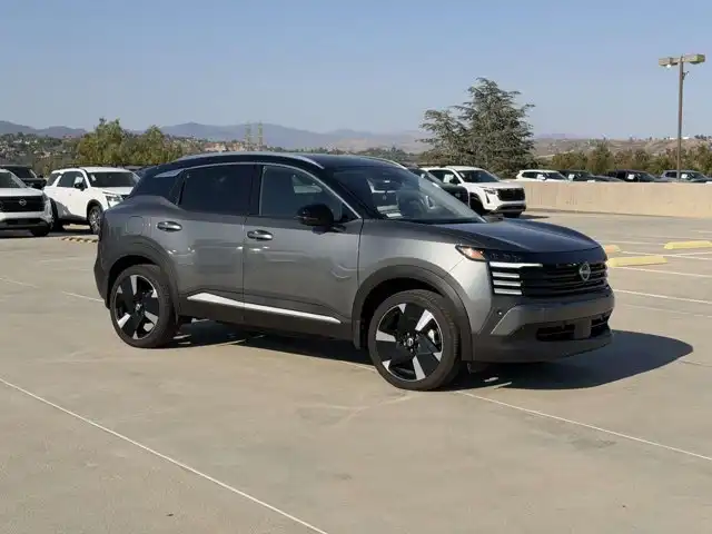 2025 Nissan Kicks 2.0 SR AWD's photo