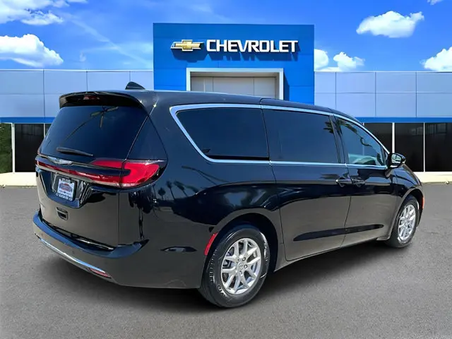 2025 Chrysler Pacifica Select photo 4