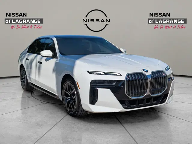 2023 BMW 7 Series 740i photo 3
