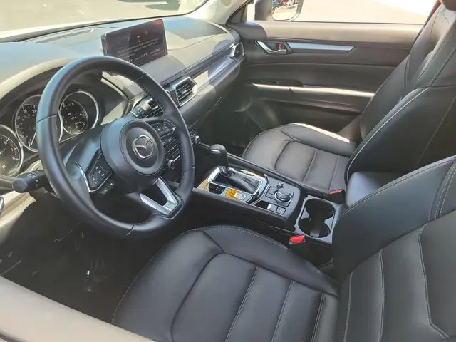 2025 Mazda CX-5 S Preferred package Auto AWD photo 3