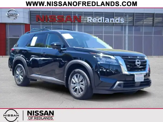 2025 Nissan Pathfinder SV 2WD's photo