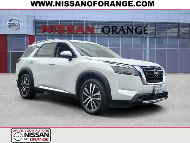 2025 Nissan Pathfinder Platinum 2WD's photo