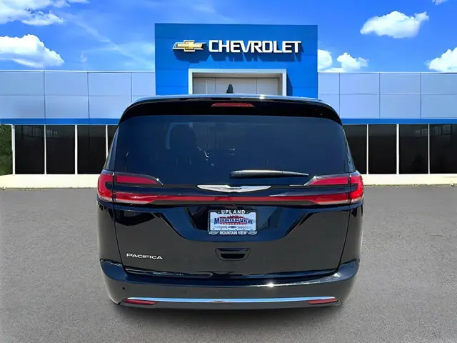 2025 Chrysler Pacifica Select photo 5