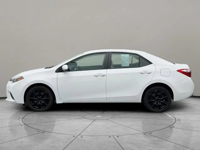 2016 Toyota Corolla LE AT photo 3
