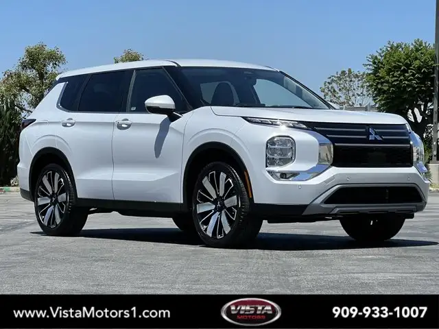 2025 Mitsubishi Outlander SE 2WD's photo