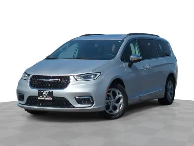 2023 Chrysler Pacifica Limited photo 1