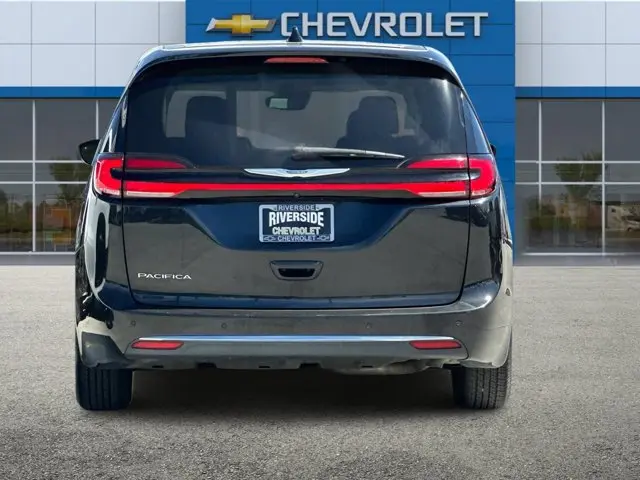 2023 Chrysler Pacifica Touring L photo 5