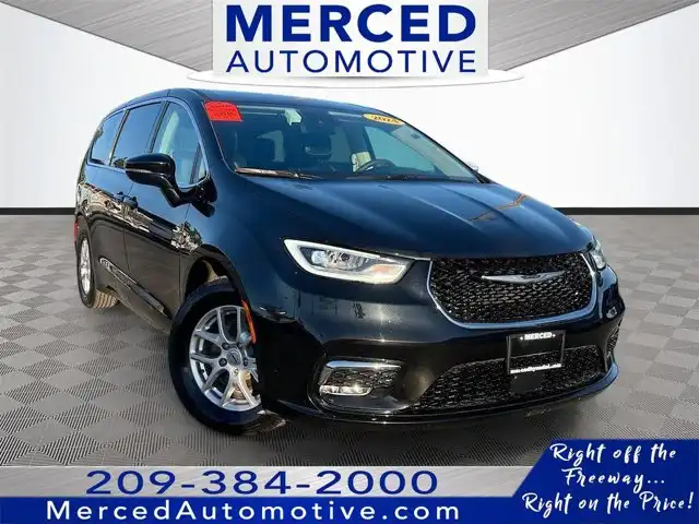 2024 Chrysler Pacifica Touring L's photo