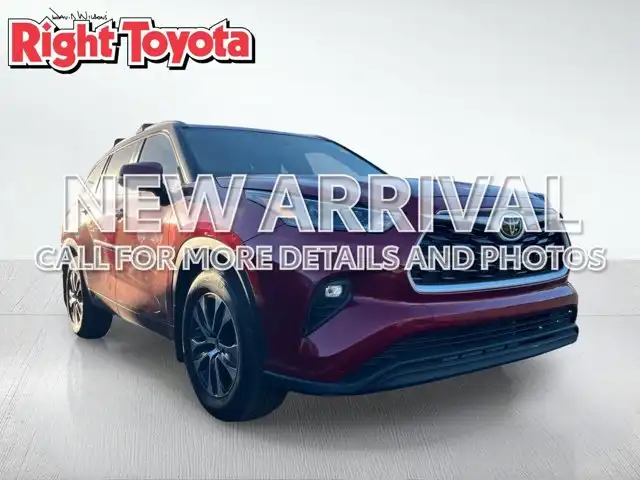 2024 Toyota Highlander XLE FWD's photo