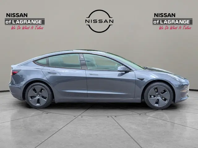 2021 Tesla Model 3 Standard Range Plus photo 4