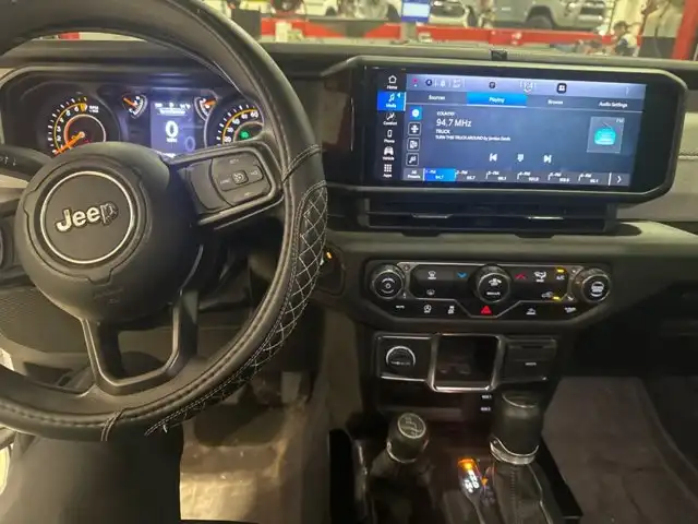2024 Jeep Gladiator Sport's photo