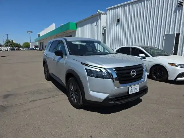 2023 Nissan Pathfinder S 4WD's photo