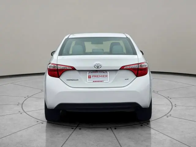 2016 Toyota Corolla LE AT photo 5