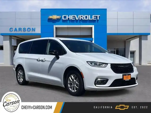 2024 Chrysler Pacifica Touring L's photo