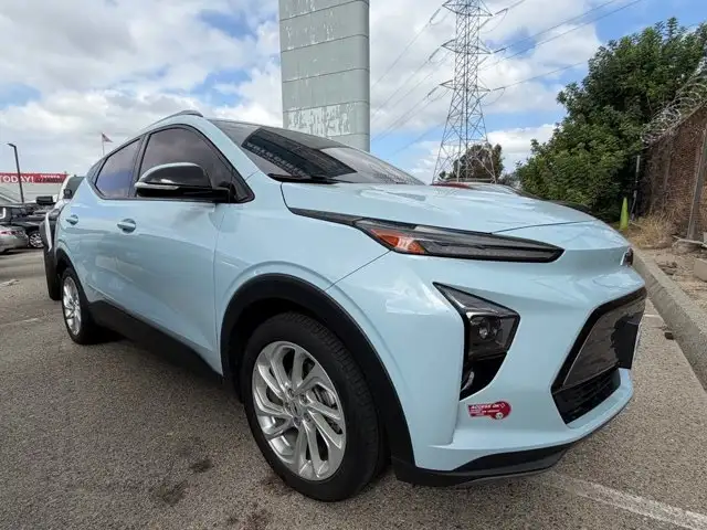 2023 Chevrolet Bolt EUV LT's photo