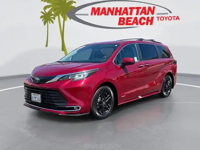 2021 Toyota Sienna XLE 7-Passenger Hybrid FWD's photo