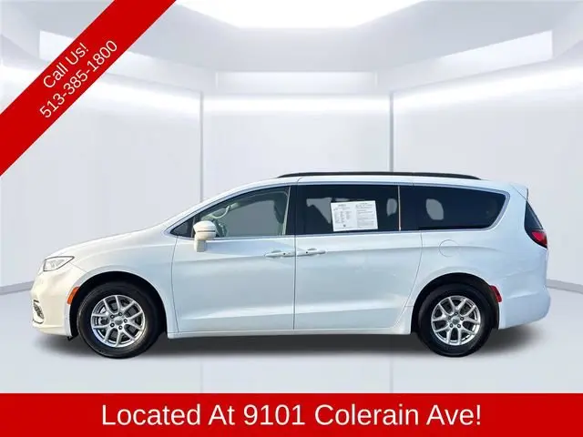 2022 Chrysler Pacifica Touring L photo 3