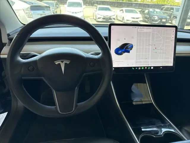 2020 Tesla Model 3 Standard Range Plus photo 3